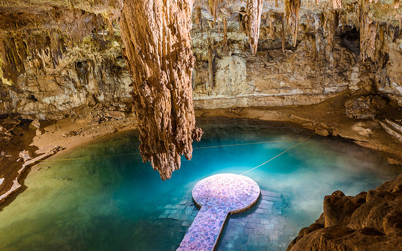 Recorre el cenote Suytun rentandoun auto con Avis