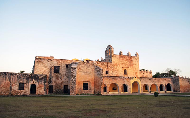 Recorre Maní rentando un auto con Avis